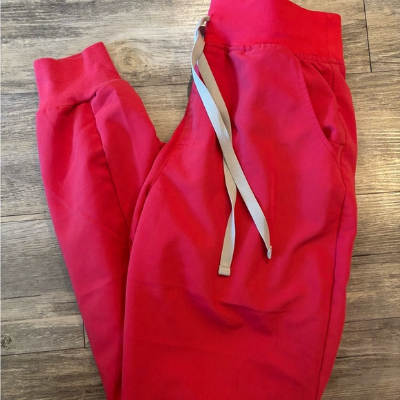 Figs SMALL SET Salmon Red set: top +Zamora joggers - Picture 2 of 2